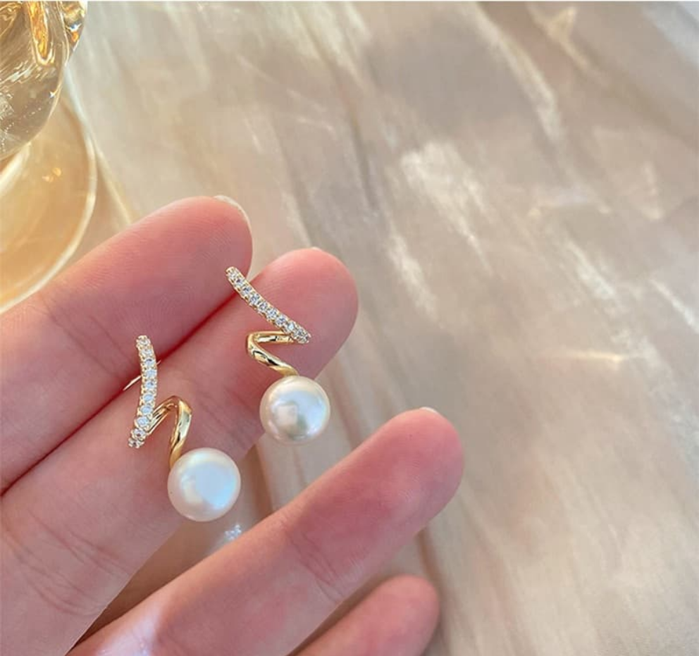 Zigzag Pearl Stud Pair